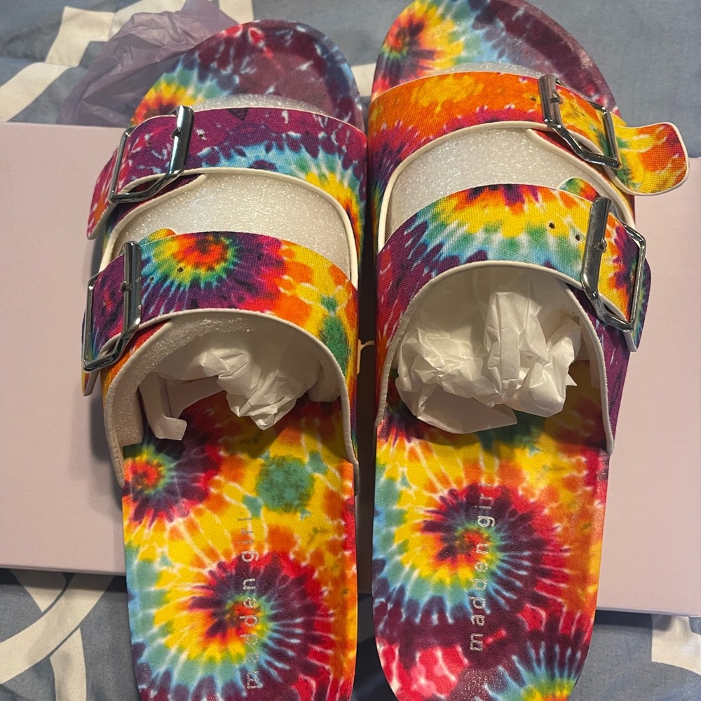Ladies cloth size 10 rainbow madden girl buckle slide. By Steve Madden